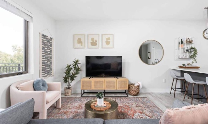 Meridian-Kessler Apartment | CozySuites Spacious 2BR at Meridian Kessler
