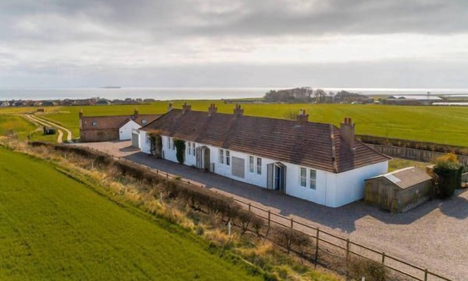 Anstruther Cottage | Cradle Cottage - a cottage that sleeps 4 guests in 2 bedrooms