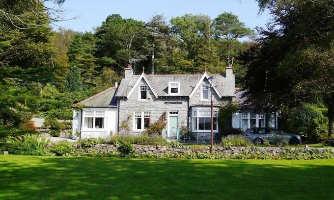 Kippford Cottage | Craigrathan - a house that sleeps 7 guests in 4 bedrooms