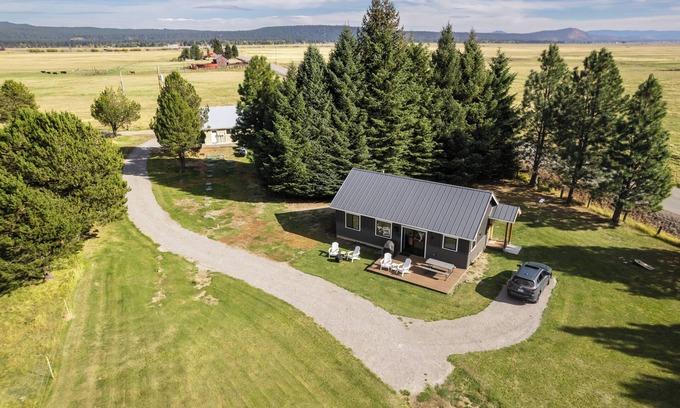 Fort Klamath Cabin | CRATER LAKE CATTLE CO. RANCH CABIN nShort drive to Crater Lake nBuilt in 2023n