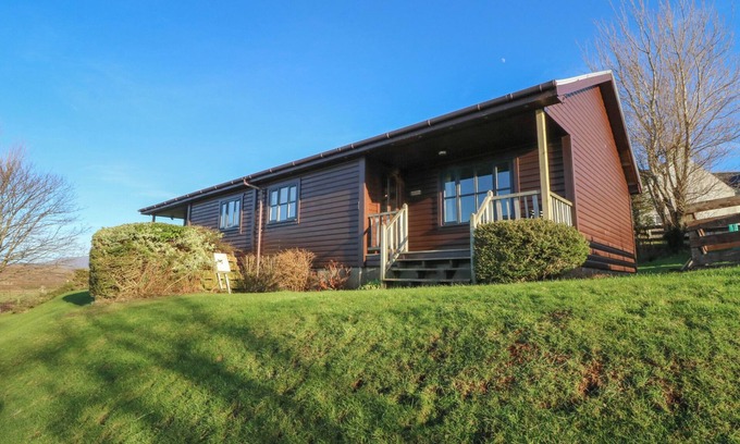 Arisaig Cottage | CREAG MHOR LODGE, pet friendly, with a garden in Arisaig