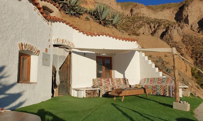 Gorafe House | Creatively designed CaveHouse with jacuzzi