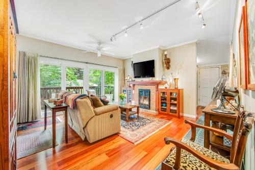 Guerneville House | Creek House