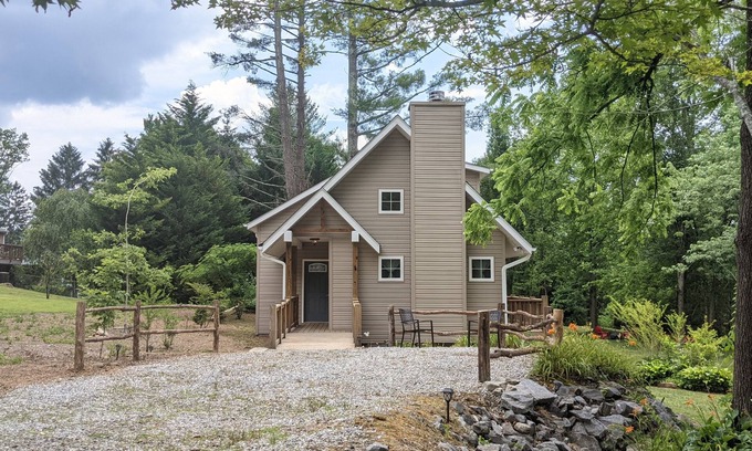 Brevard House | Creek on 1 acre lot walking distance to Downtown