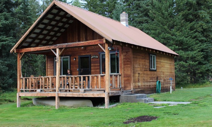 Bigfork Cabin | Creekside cabin in the Heart of the Swan Valley