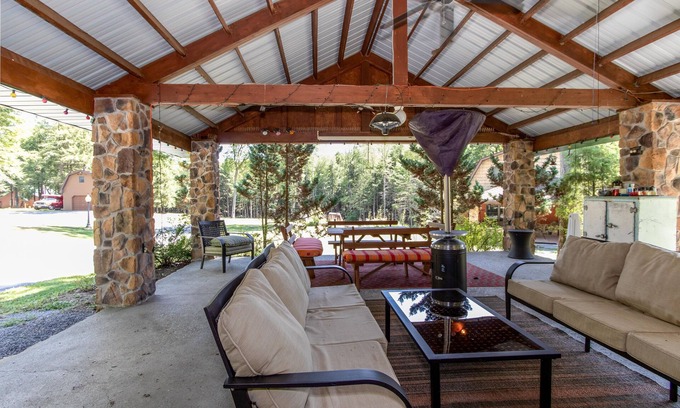 Clearfield Cabin | CREEKSIDE CABIN @ THE BEAR'S DEN 5 beds & 3 baths, 30 acres, trout stream & pond