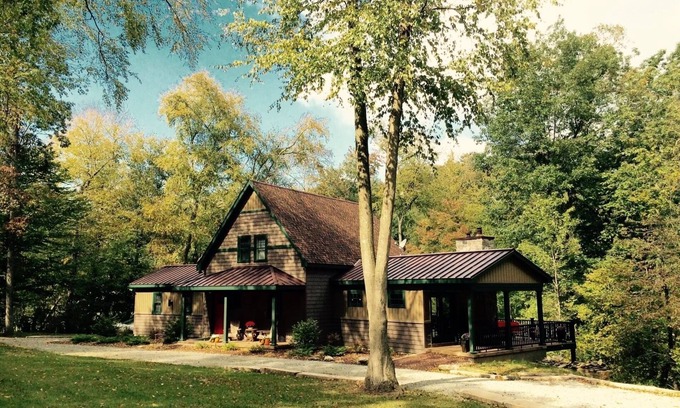 Drumore House | Creekside Cottage is your spacious retreat to enjoy a relaxing getaway!