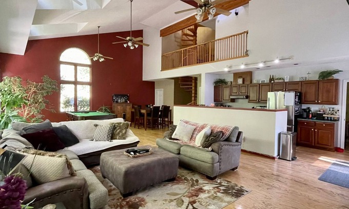 Hendersonville House | Creekside retreat 15 minutes from Pisgah and 15 minutes from Dupont forest .