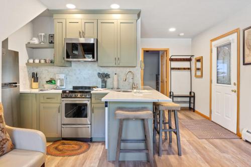 Fall River Estates Apartment | Creekside Suites 20 by Estes Park Condos