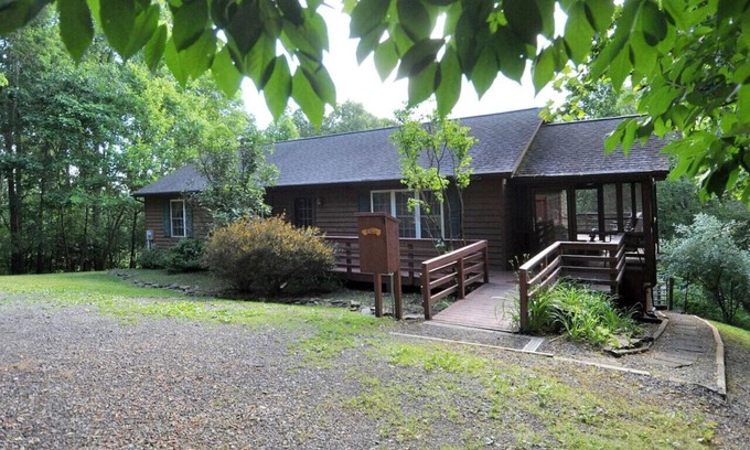 Berkeley Springs House | Creekview Cabin - hot tub, pets, grill, wifi, screen porch, fire ring