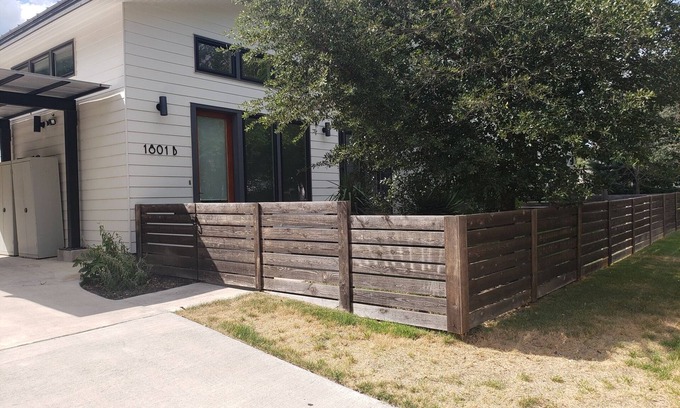 Brentwood House | Crestview Townhome - 10 mins from The Domain, 10 mins from Downtown