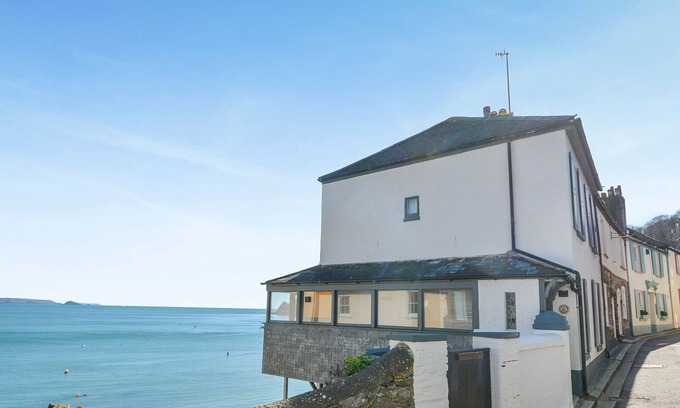 Cawsand Cottage | Criterion Cottage - sleeps 4 guests in 2 bedrooms