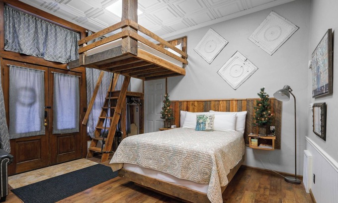 Carthage Apartment | Crossroads Studio: Steps Away from Historic Rt. 66 and Carthage Square