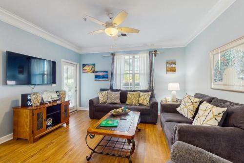 Calabash Apartment | Crow Creek 2302
