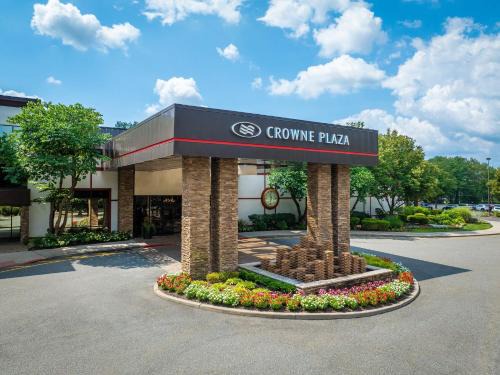 Montebello Hotel | Crowne Plaza Suffern-Mahwah by IHG