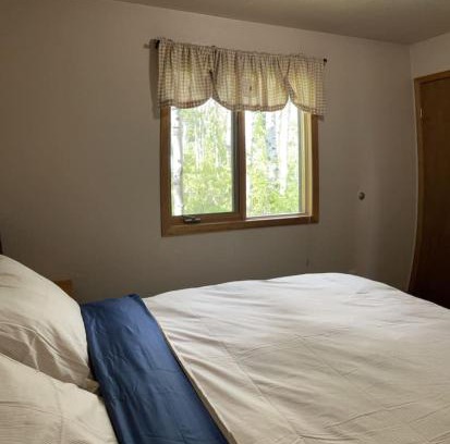 Crowsnest Pass House | Crowsnest River Chalet - Grizzly