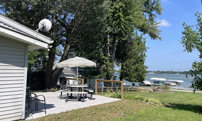 Crystal Cottage | Crystal Lake Cottage with Private Dock