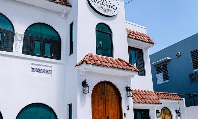 Sagrado Corazon Apartment | CS3- Original Spanish Architecture in the Heart of SanJuan w/Parking