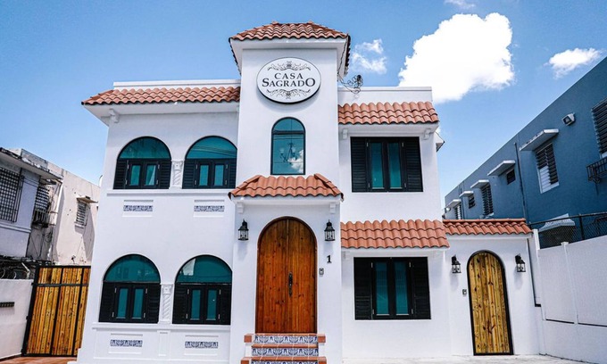 Sagrado Corazon Apartment | CS5- Preserved Colonial 1BR with High Ceilings- Sleeps 2
