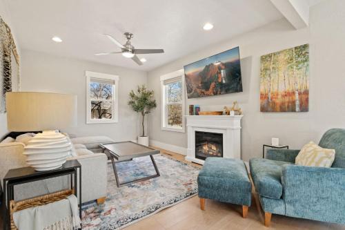University Park House | CSU Hideaway with King Bed, Backyard Oasis