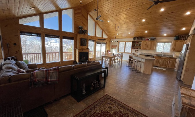 Preston Cabin | Cub River Hideout Cabin for Family Reunions and Mountain Vacations