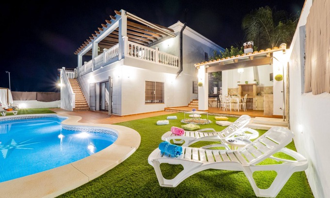 Coin Villa | Cubo's Villa Gabriela Family /Free Wifi/Private Pool/jacuzzi