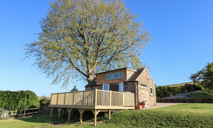 Ashover Cottage | CUCKOO NEST, with a garden in Ashover