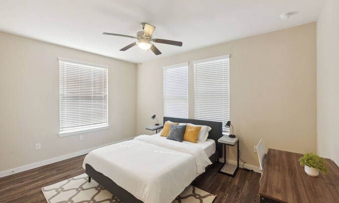 Southeast Houston Apartment | Cullen 4202 I New Construction 2Bd Apt I Gated