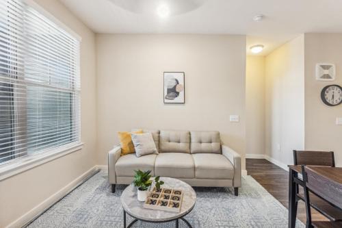 Southeast Houston Apartment | Cullen 4307 I Parking I Pool I Gym I 2bd2bth