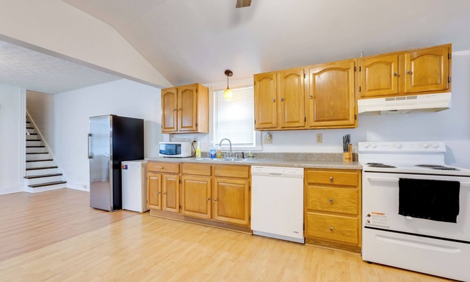 Cumberland House | Cumberland Getaway - 7 Mi to Rocky Gap State Park!