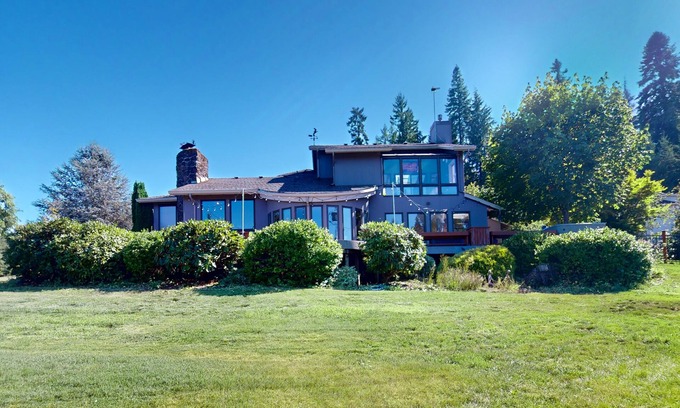 Foster House | Custom home 100 yds from Foster Lake with private hot tub, views, & firepit