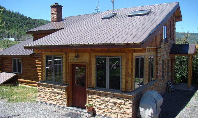 Mesa House | Custom log house located on the Grand Mesa one mile from Powderhorn Ski Resort.