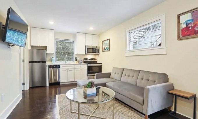 South 7th Ward Apartment | Cute 1bed steps from French Q, Bourbon St and Jazz venues