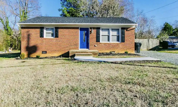 Burlington House | Cute Bungalow in Burlington