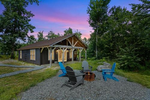 Surry House | Cute Cabin in the Woods