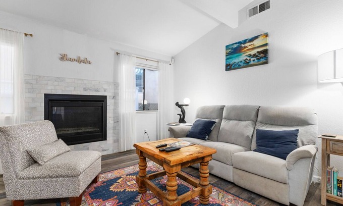 Cayucos House | Cute & Cozy Cayucos Bungalow Near Beach and Downtown