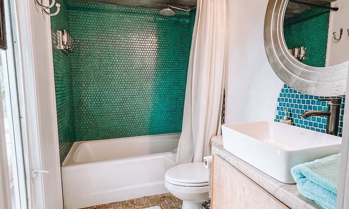 Coconut Grove House | Cute detached guest house with AC in Kailua near the beach!!