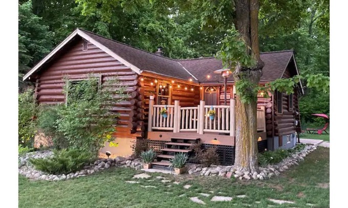Walloon Lake Cabin | Cute Log Cabin! Summer Dates Open! Hot Tub! Walloon Lake Beach! Waterpark!