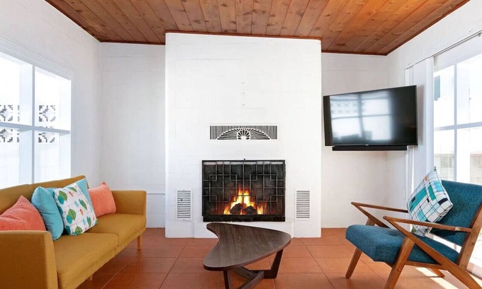 Hollywood Beach House | Cute Mid-Century Beach Side Bungalow | Beachside