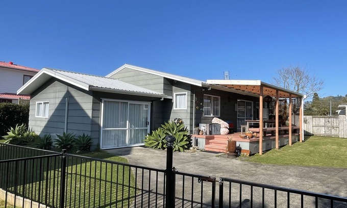 Waihi Beach Cottage | Cute, well equipped beach house, close to town and beach