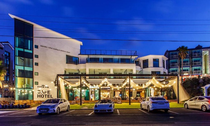 Aewol Hotel | Cutie Pie Hotel