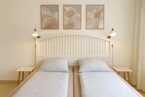 Holte-Spangen Apartment | CUXTräumer - Stilvolle Ferienwohnung für Paare - WLAN, privater Parkplatz und Grill - Ruhige Lage mit Gartenblick, Nordseestrand und Wernerwald fußläufig, Cuxhaven- Sahlenburg