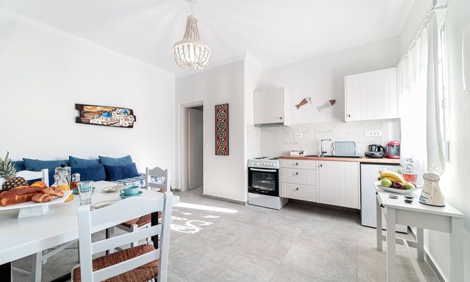 Akrotiri House | Cycladic traditional house minutes from Caldera beach