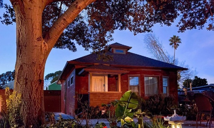 Emeryville Cottage | CYPRESS · Luxury Cottage in Garden & Jacuzzi under stars