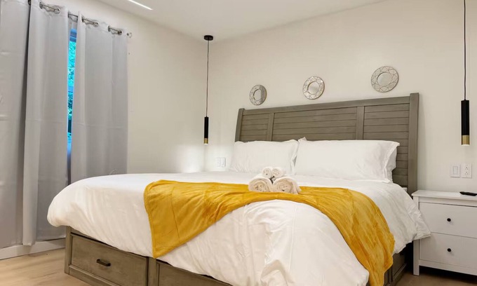 Newburgh Apartment | Cypress Suites 7A - KING 2BD/1BA Apt in Newburgh