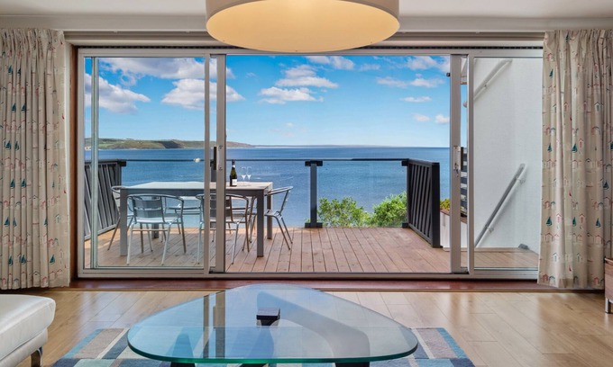 Saundersfoot House | Cystanog Fach - Sea Views, Balcony and Terrace