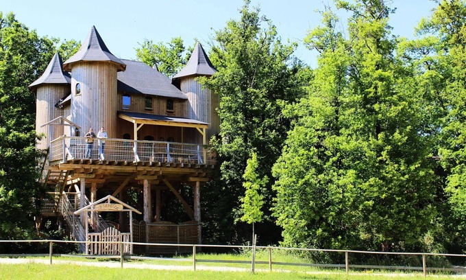 Dienne House | DéfiPlanet' in Dienné - Castle in the trees 4 Bedrooms 10 persons