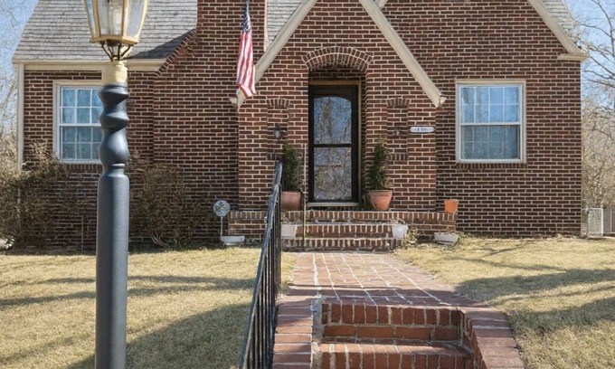 Farmville Cottage | D-town Farmville, close to HighBridge Trail,Greenfront,Longwood,Hampden-Sydney