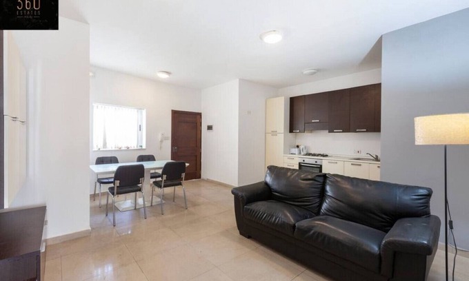 Msida Apartment | Da Vinci · Spacious central 2BR, just off UNI/Hospital & WIFI
