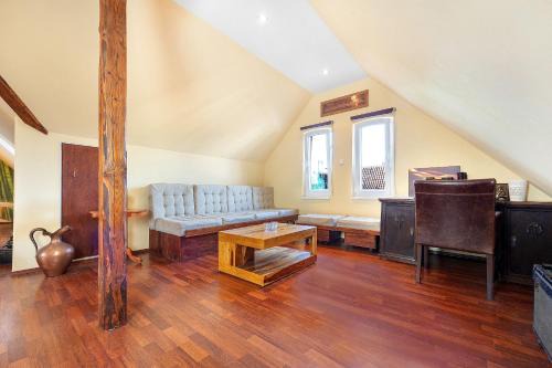 Wuelfel Apartment | Dachgeschosswohnung Wohllebe